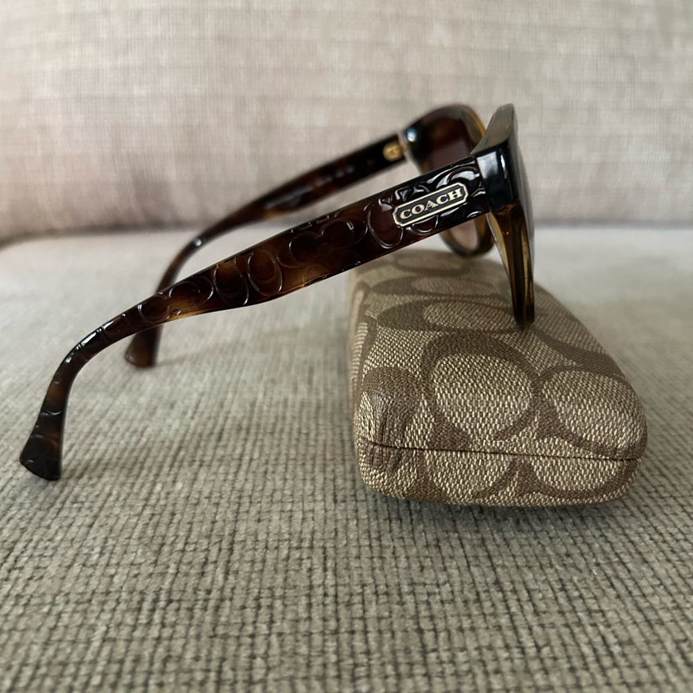 🎉🎉 SALE 🎉🎉Coach Tortoise Shell Sunglasses with Patterned Case - Picture 2 of 5